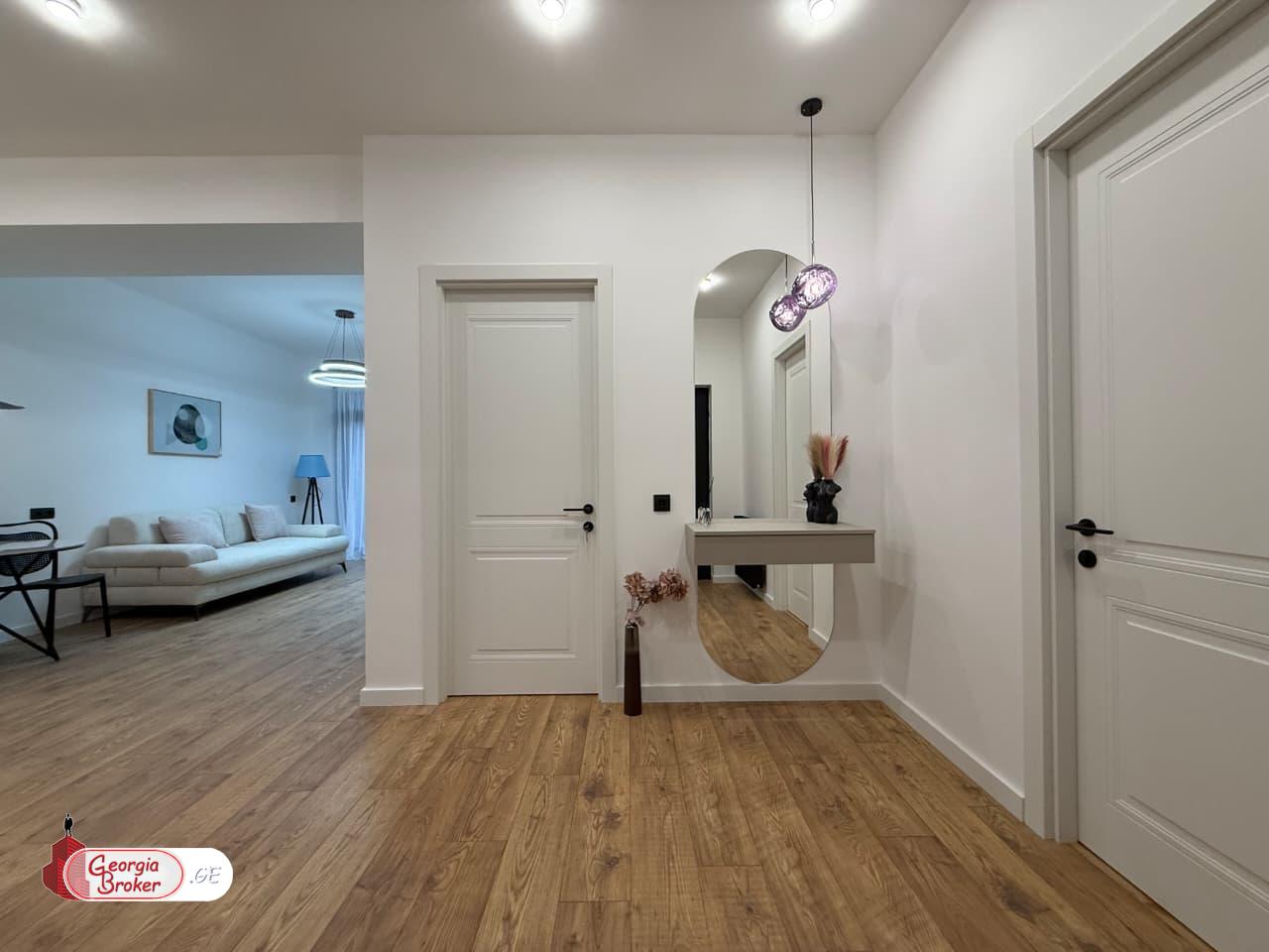 იყიდება ახალი გარემონტებული 2 ოთახიანი ბინა